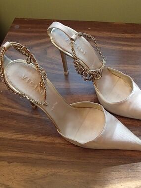 Heels with embellishment Size 39